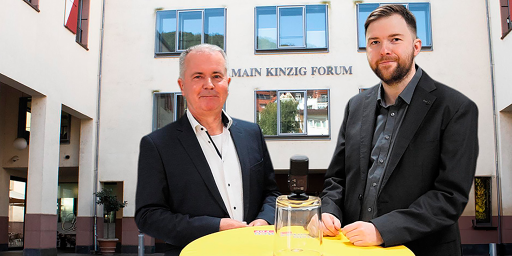 Beleuchten im Kreisläufer-Podcast das politische Geschehen im Main-Kinzig-Kreis: Prof. Dr. Joachim Fetzer und Robin Mai (Foto: Sebastian Bach)