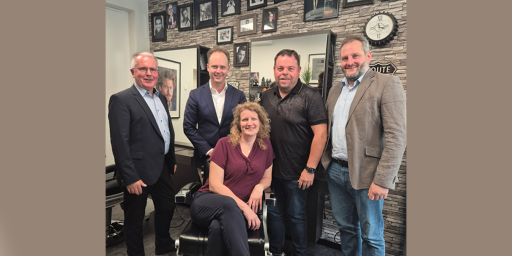 V.l.n.r.: Joachim Fetzer (FDP MKK) – Kolja Saß (FDP MKK) – Karoline Munk (FDP MKK) – Dirk Specht (Obermeister der Friseurinnung) – Hans-Henning  Gehrts (FDP MKK)